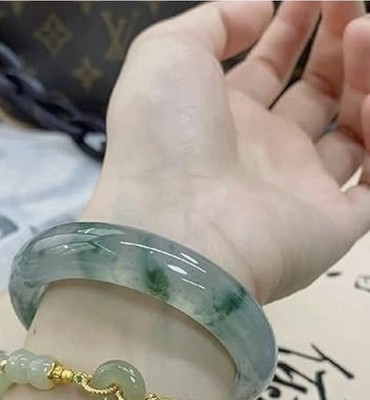 Floating Green Glossy Jade Bangle Seaweed Style Natural Jade AAAA54mm