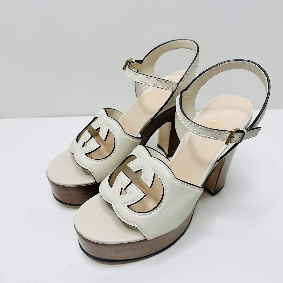 GUCCI ホワイト ブラック ミュール 約10cmヒール グッチ レディースシューズ/靴ハイヒールパンプス | GUCCI® JP
