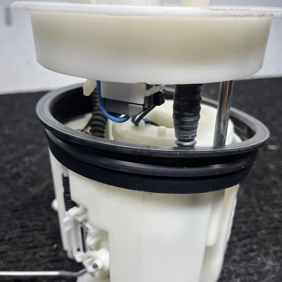 ☑️ 2013-2019 Scion Subaru FR-S BRZ Fuel Pump Assembly 42021CA000 OEM - Image 3 of 4