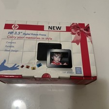 HP 3.5" Digital Picture Frame w/ Case - Portable - Model DF300A3-Sealed