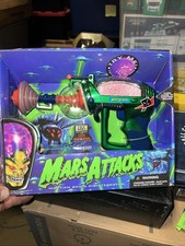 1996 MARS ATTACKS GREEN MARTIAN BRAIN DISINTEGRATOR NIB Topps/Trendmasters