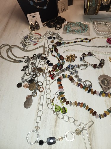 Vtg To Modern Fashion & Costume Jewelry 1 LB Wearable Random READ DESCRIPTION - Picture 6 of 12
