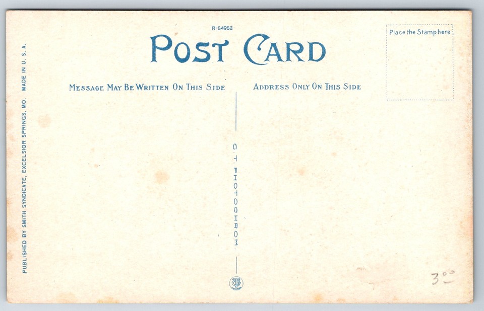 Excelsior Springs MOPost Office BuildingLittle Girl in White Dress