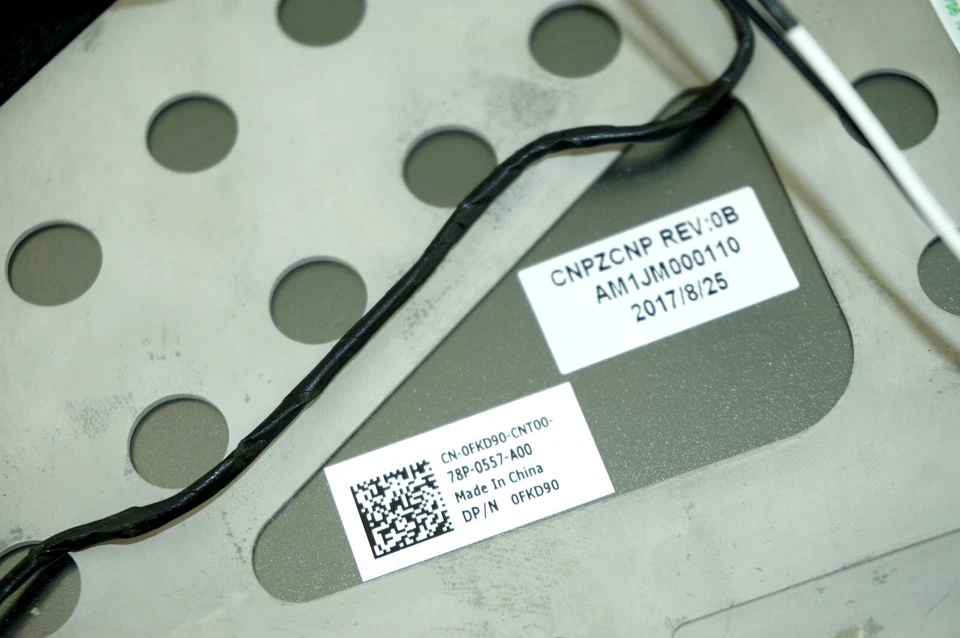 FKD90 AM1JM000110 OEM DELL DISPLAY TAMPA TRASEIRA ALIENWARE 15 R3 P69F (GRD B)(AB25) - Imagem 3 de 3