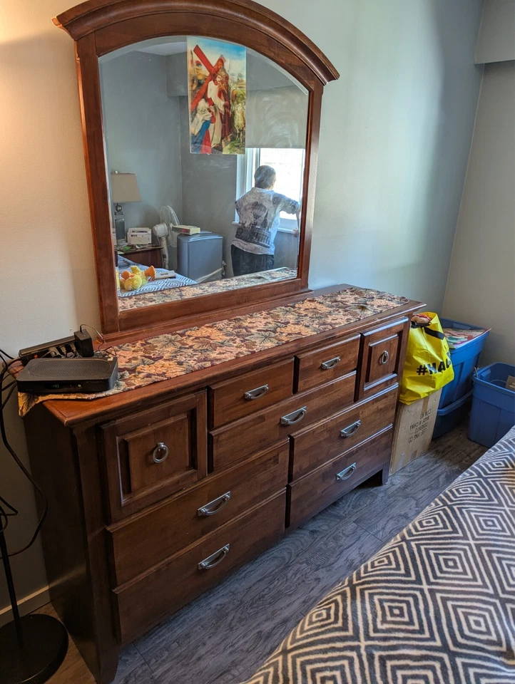 Multiple chest dresser for bedroom with mirror - Image 2 of 3