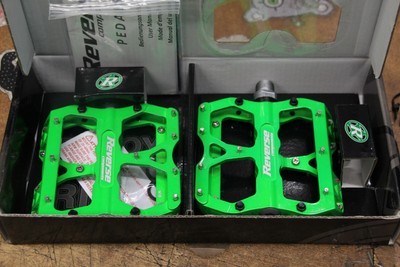 Reverse Escape Alloy Platform Mountain Bike Pedals Sealed Bearing Neon Green