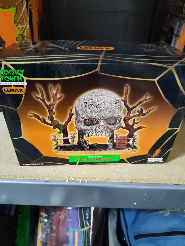 LEMAX SPOOKY TOWN "SPOOKY TOWN SQUARE" HALLOWEEN VILLAGE - Image 4 of 4