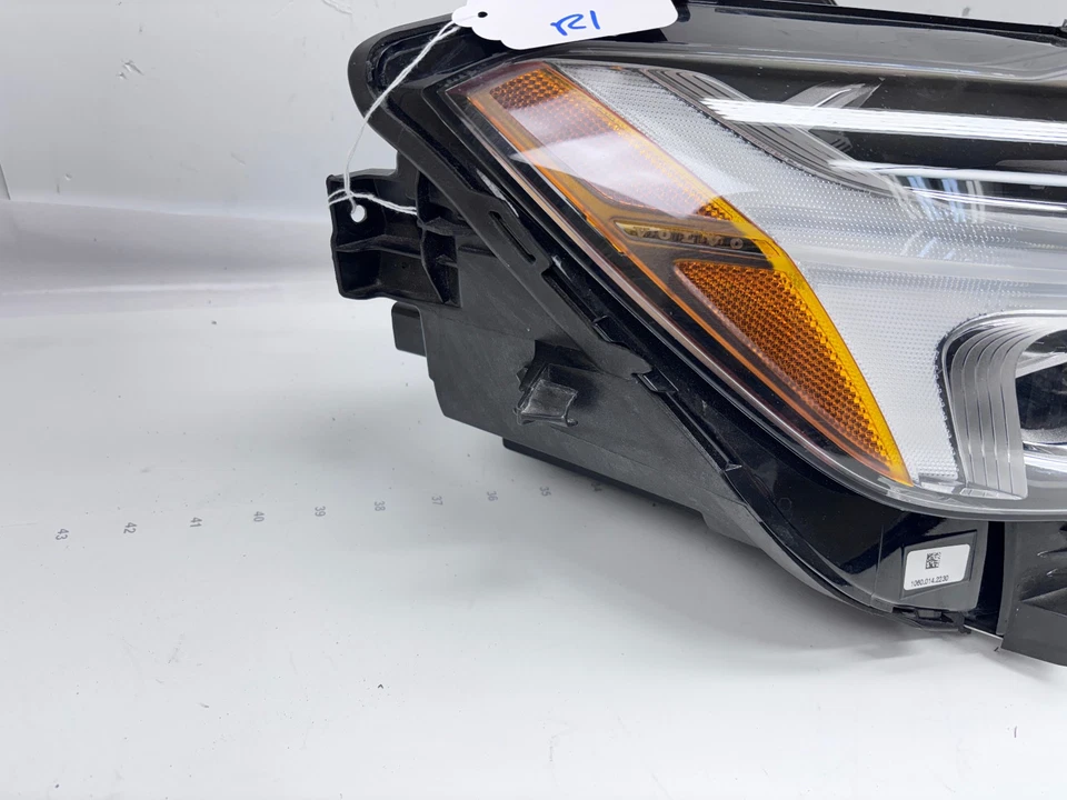 VOLVO XC60 2018-2022  FULL LED RIGHT PASSENGER SIDE OEM HEADLIGHT 32228491 - Image 2 of 4