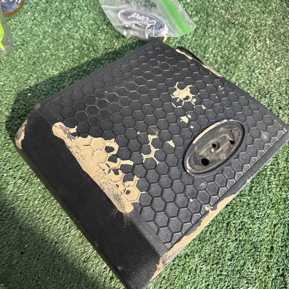 Отделка задних фонарей 1999 2004 Ford Mustang Rear Mach 1 Anniversary черная - Изображение 2 из 4