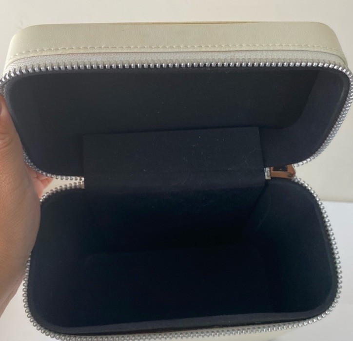 MARC JACOBS Parfums Cream Faux Leather Train Case Travel Vanity Organizer