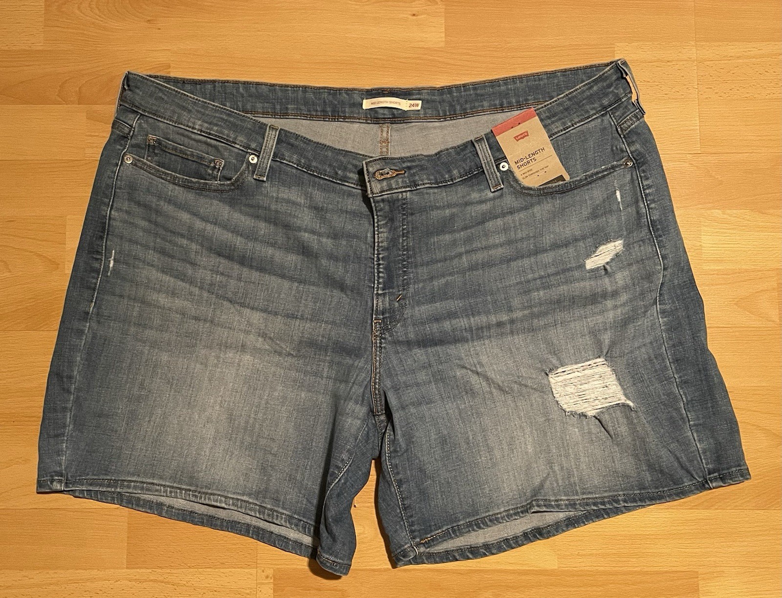 LEVI’S Mid Length Mid Rise Light Wash Stressed Denim Shorts Women’s Size 24W