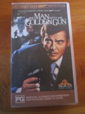 VHS VIDEO TAPE JAMES BOND 007 THE MAN WITH THE GOLDEN GUN ** GREAT ** MUST SEE *
