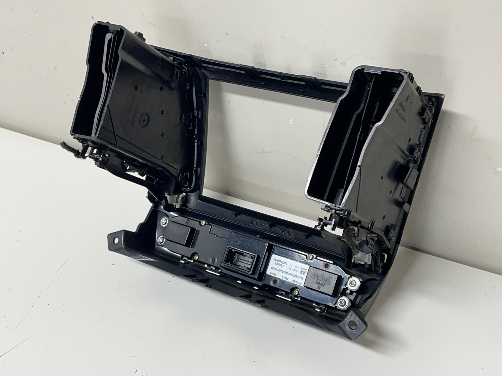17-23 Maserati Levante AC A/C Heater Climate Control Switch w Radio Screen Bezel