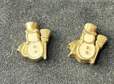Vtg Avon Christmas Frosty The Snowman W/ Broom Stud Earrings Gold-Tone Enamel
