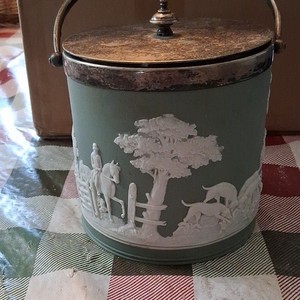 Antique Green Wedgewood Biscuit Barrell Circa 1880