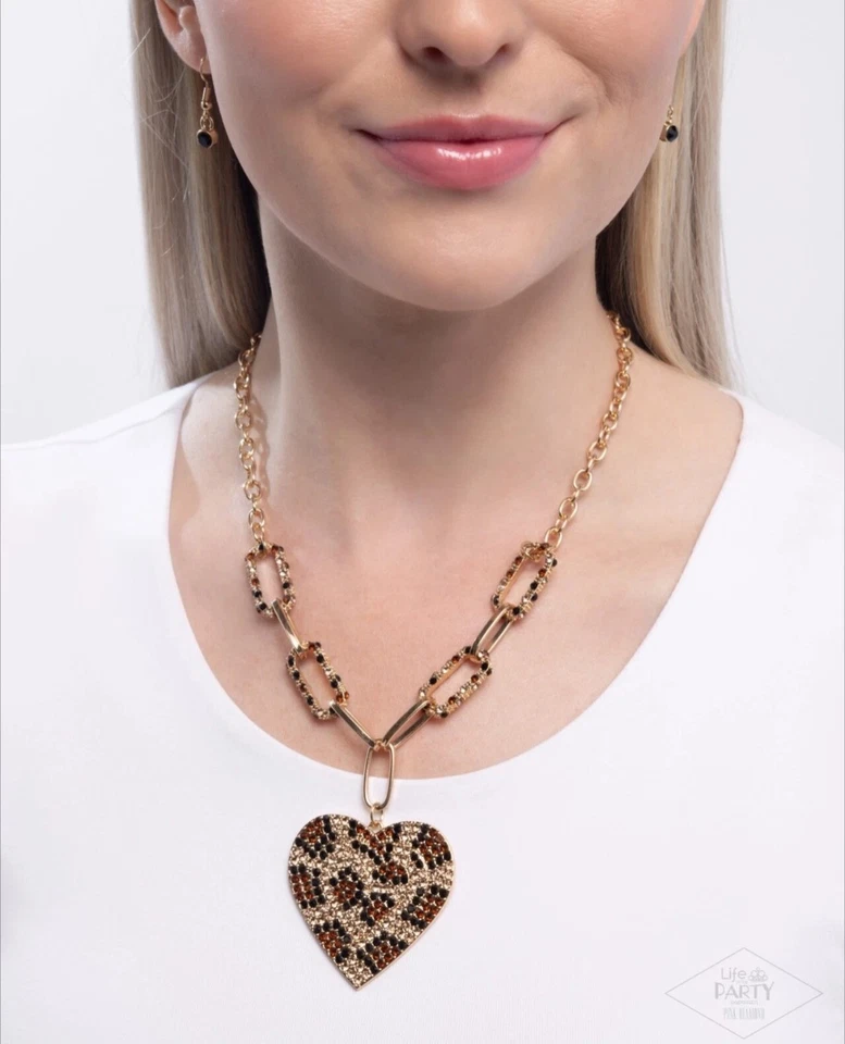 Estampado de animales de guepardo - Romance en la carretera 💖 Collar Multi CORAZÓN 💖 Paparazzi💖 Foto 2 de 3
