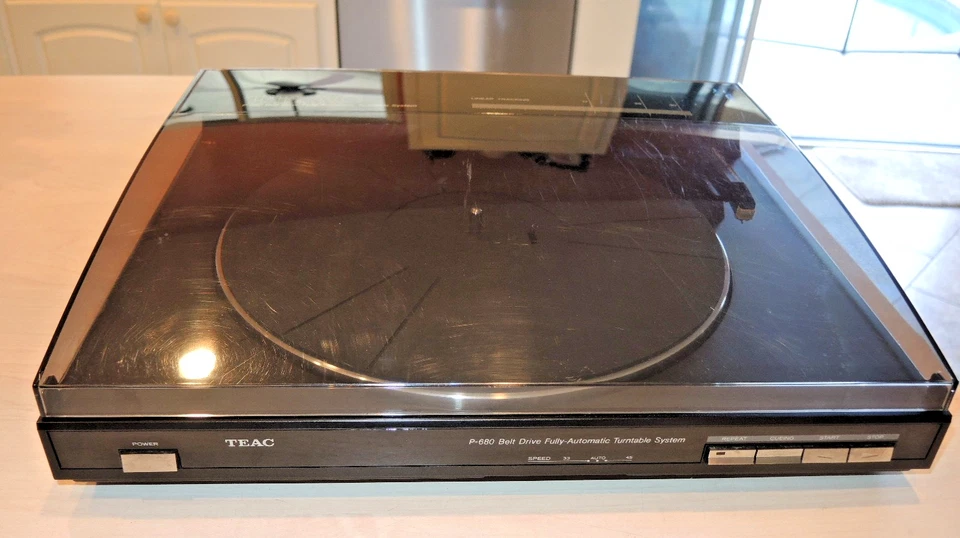 Teac P680 Fully Automatic Linear Turntable, Working Please see video and photos - Image 4 of 4