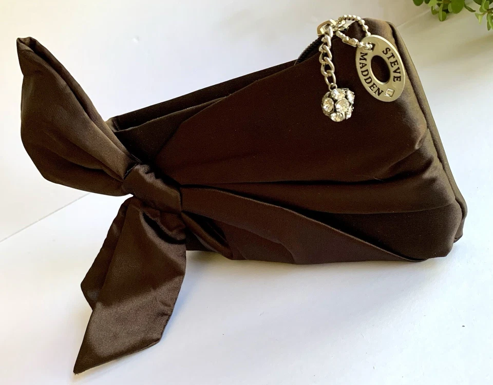 Steve Madden Sedoso Chocolate Marrón Lazo Bolso sin asas Cartera Logo Medallón Elegante Foto 4 de 4