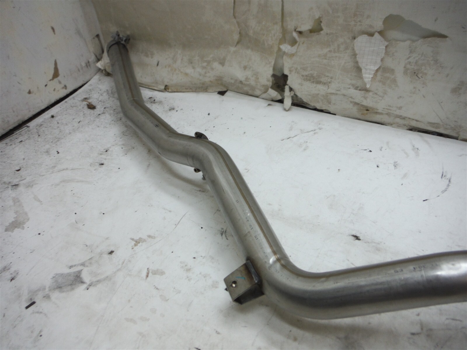 MASERATI GHIBLI DRIVER LEFTREAR EXHAUST MUFFLER WITH PIPE OEM 670030855
