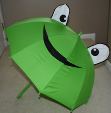 Children's green frog umbrella 25" length - GREAT condition