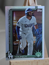Max Muncy NYC SKYLINE BIG APPLE FANATICS FEST EXCLUSIVE 2025 Topps Dodgers #378