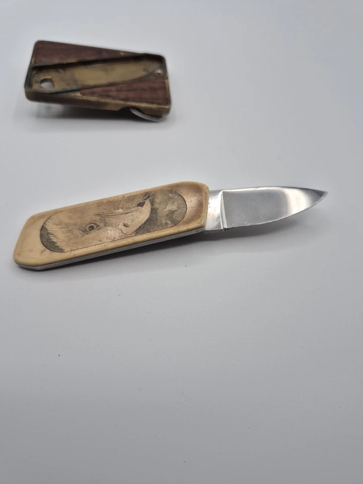 Cuchillo Gerber Touché Eagle EE. UU. Scrimshaw Incrustación Latón con Inserciones de Nogal Hebilla Foto 4 de 4