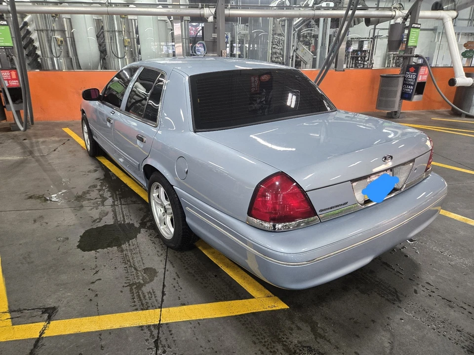 Ford Crown Victoria LX 2004 Foto 3 de 4