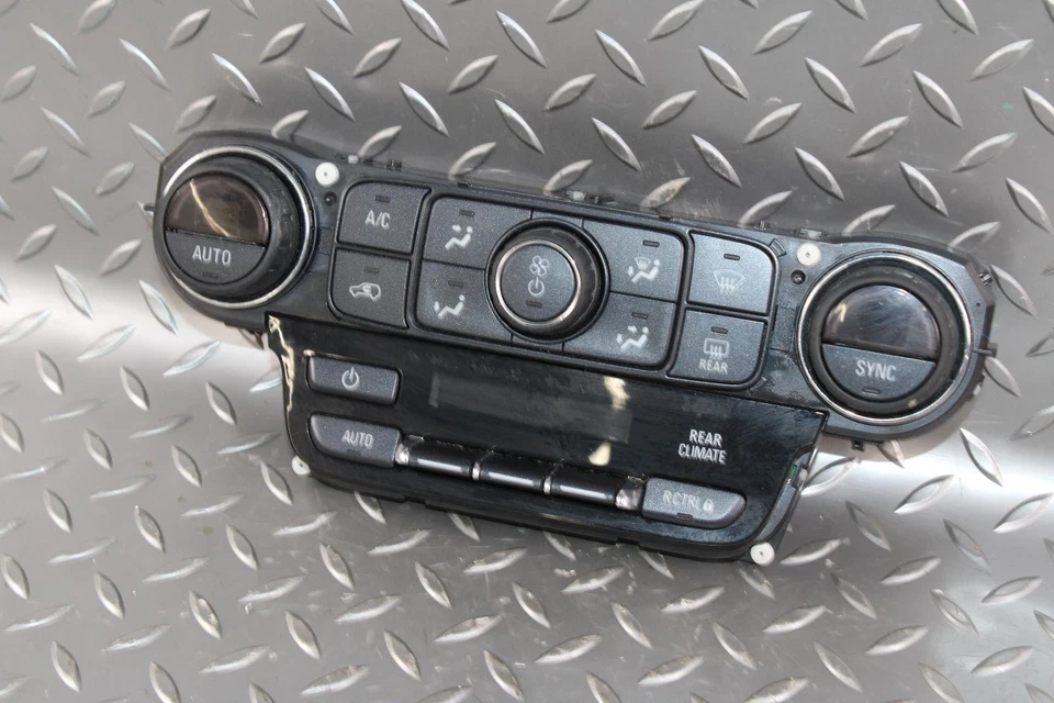 17-20 Yukon Dashboard Dual Zone Automatic Heat AC Climate Control Panel OEM WTY Foto 3 de 4