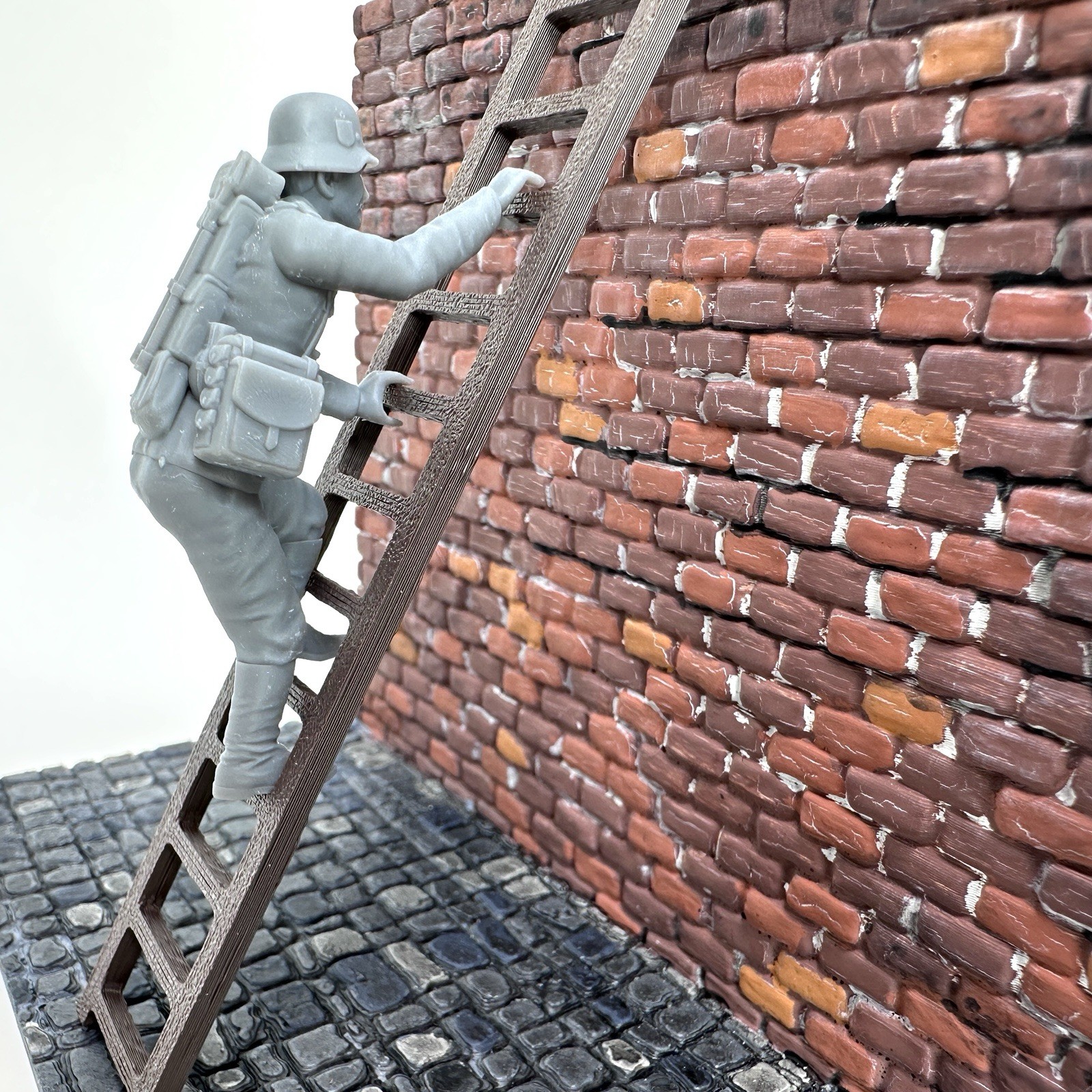 World War 2 German SAPPER Climbing Ladder Toy Soldier 3D Resin 1/32 WW2 Figure