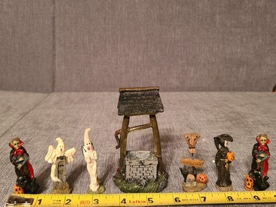 Ashland Tiny Treasures Well Halloween Village Lot