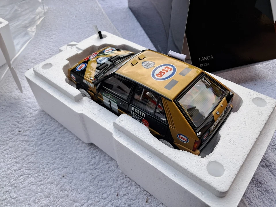 1/18 KYOSHO Lancia Delta HF 4WD - ESSO - Winner PIANCAVALLO 1987 - Immagine 4 di 4