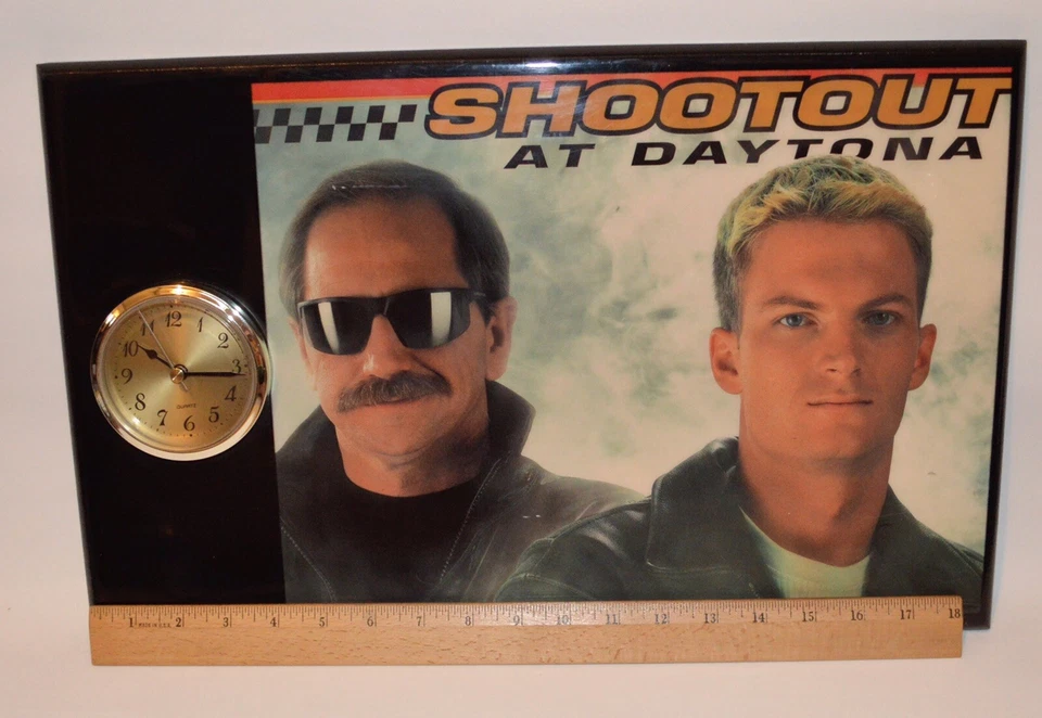 Reloj De Colección Earnhardt vs. Earnhardt Tiroteo en Daytona Madera Hombre Cueva NASCAR Decoración Foto 2 de 4