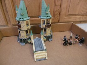 LEGO Harry Potter Deathly Hallows Hogwarts (4867), used complete manual and box