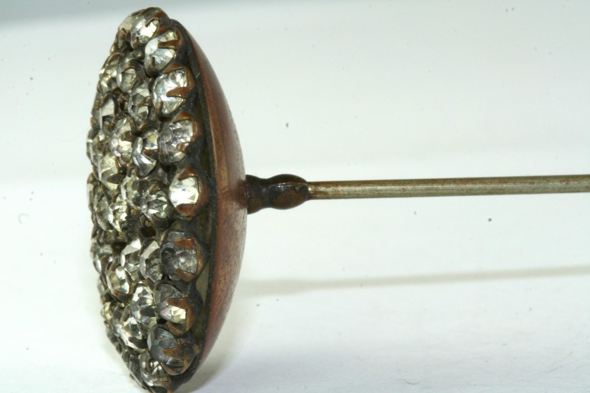 VICTORIAN ANTIQUE 12 INCH TALL PRONG SET RHINESTONE HATPIN 
