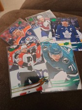 2025-26 Upper Deck Series 1 Holiday Edition Singles 99¢ - $2.99 (U-Pick)