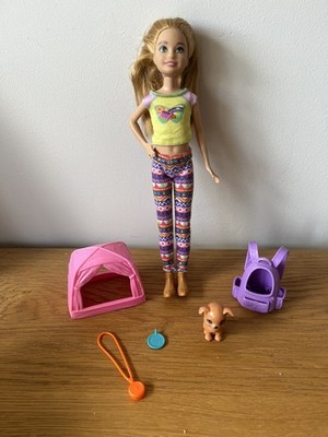 Barbie It Takes Two Camping Stacie Puppe & Zubehör 