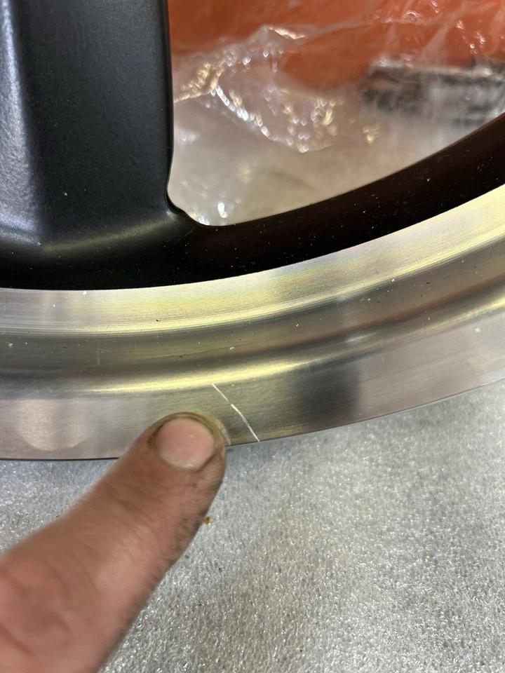 OEM HARLEY DAVIDSON DYNA SWITCHBACK RUEDA DELANTERA 47855-12 Foto 3 de 4