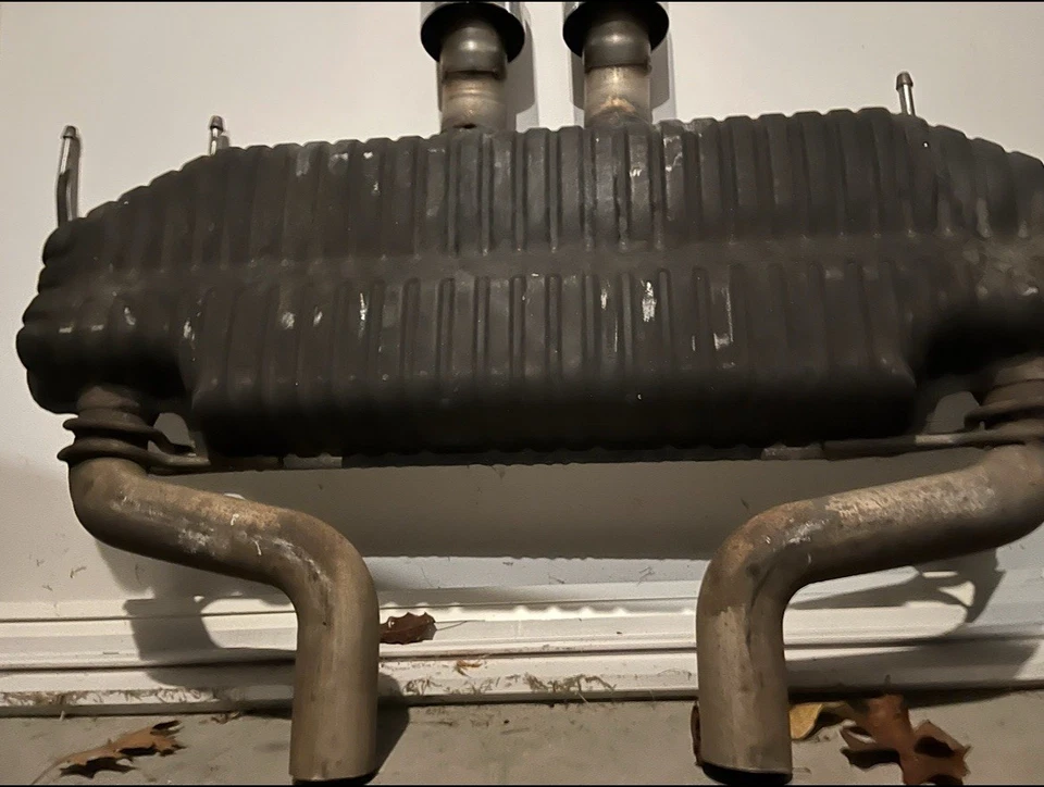 Silenciador de escape trasero Cadillac CTS-V COUPE OEM con puntas cromadas Foto 4 de 4