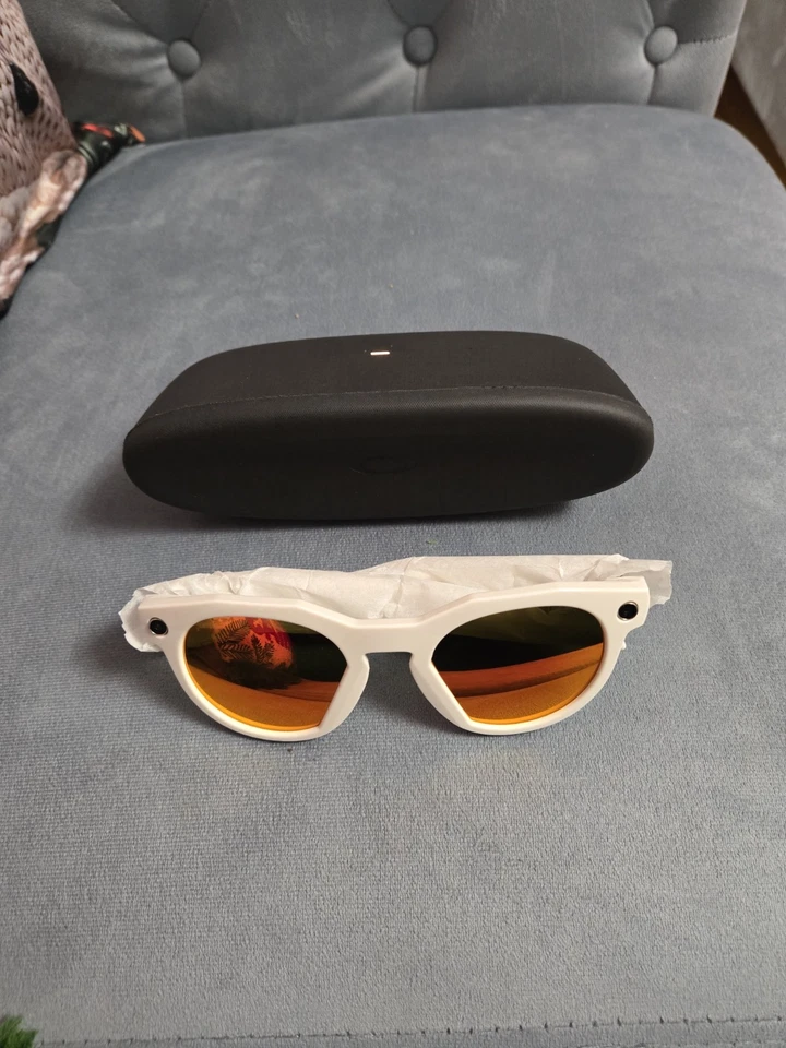 Oakley x Meta HSTN AI Glasses 3K Smoke Polarized Lenses With Case - Image 2 of 2