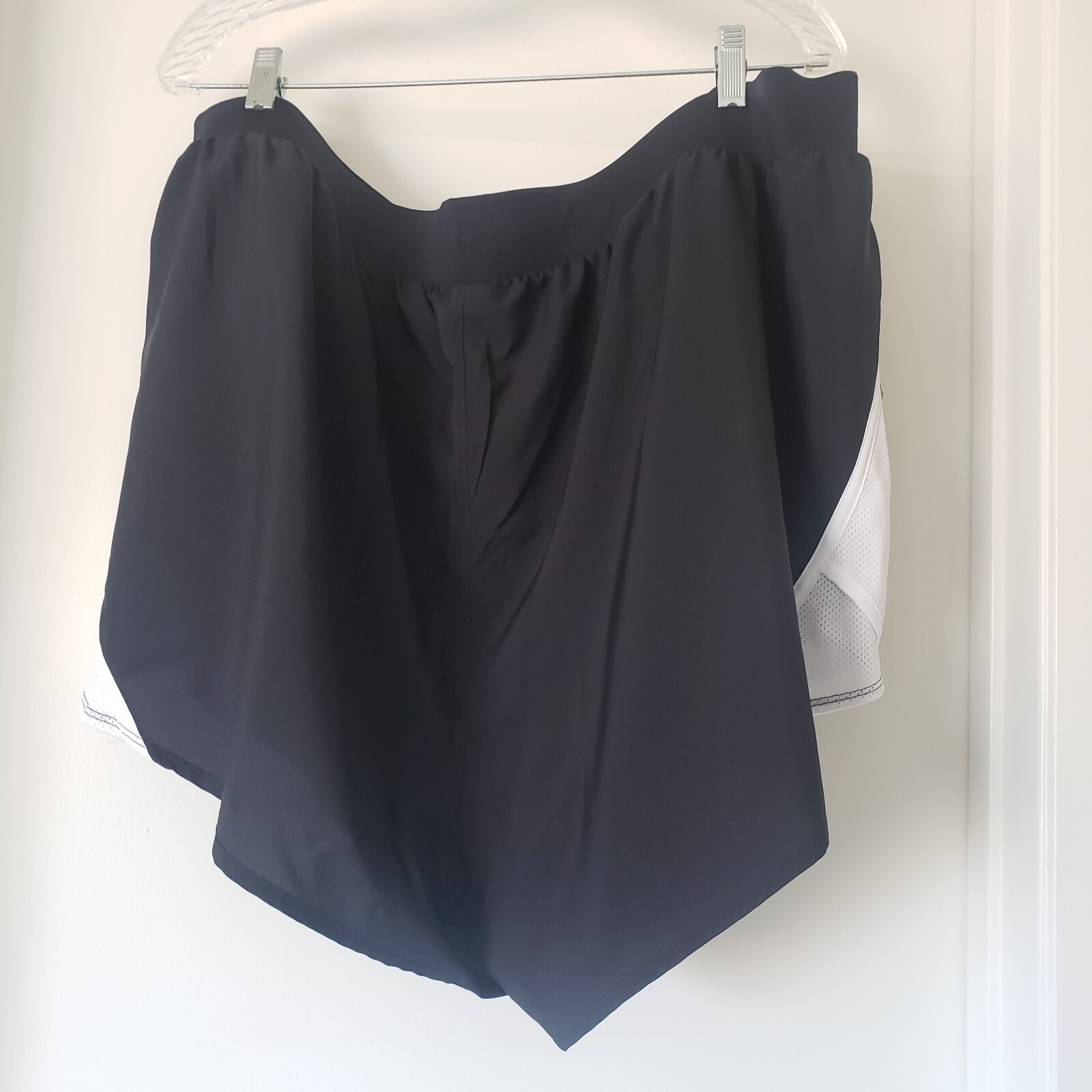 NEW Under Armour Shorts Women Plus Size 3X Black White Loose Fit Lined NWT thumbnail 3