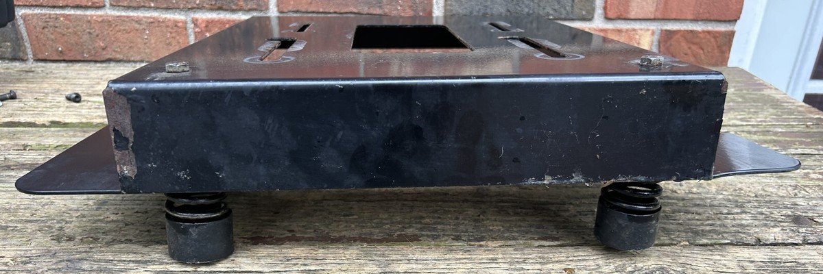 Toro TimeCutter 18-52 ZX (74702) Seat Pan 108-9572-03, 104