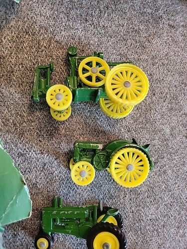 VINTAGE SEVEN JOHN DEERE MINIATURE TOY TRACTORS ERTL U.S.A. No. 593 - Picture 5 of 11
