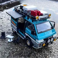 1:24 Mitsubishi Delica MPV Alloy Car Model Diecast Toy Vehicles with Sound Light