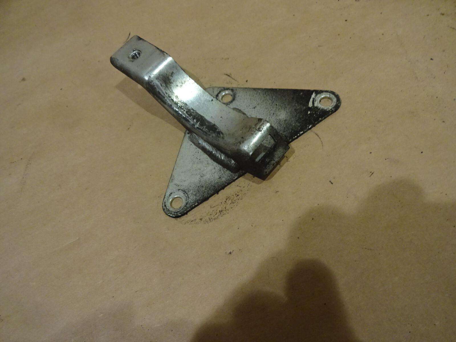 Maserati 4200 -Quattroporte - F1 Oil Tank Bracket P/N 185952