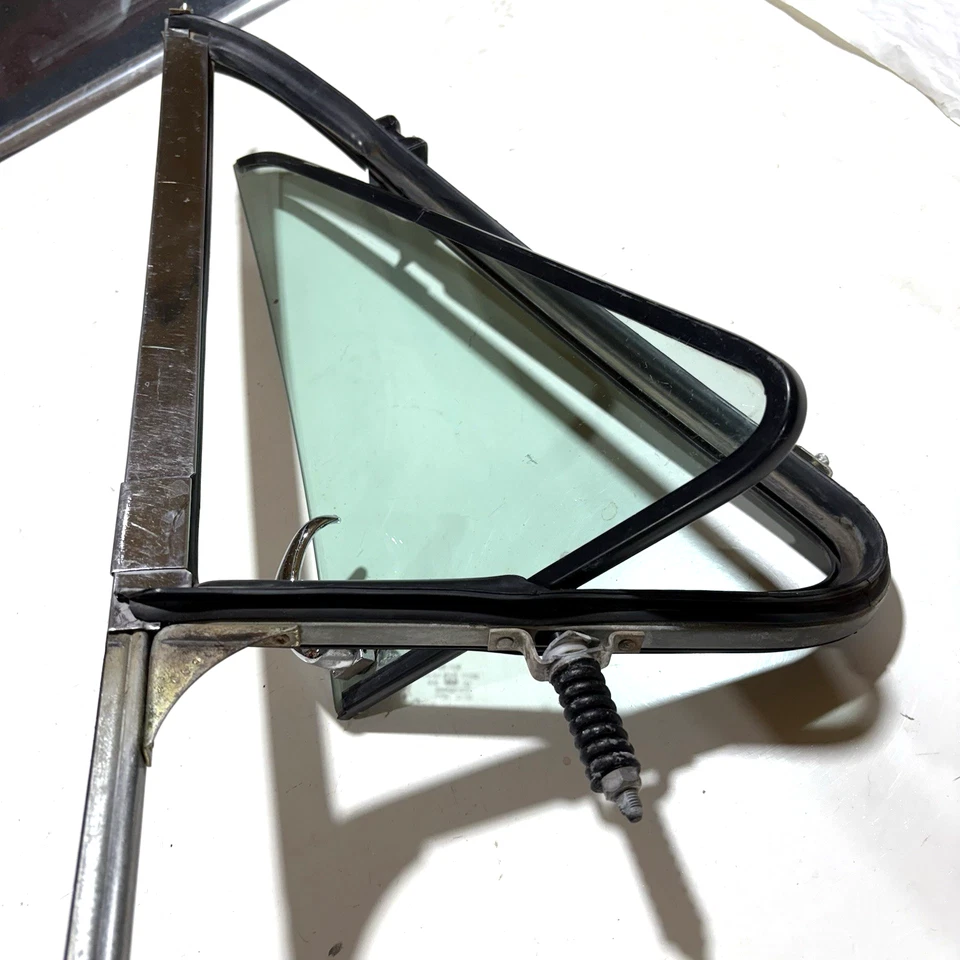 1971-1995 Chevrolet G-Series vent glass LH (driver wing window) G10, G20, G30 - Image 4 of 4