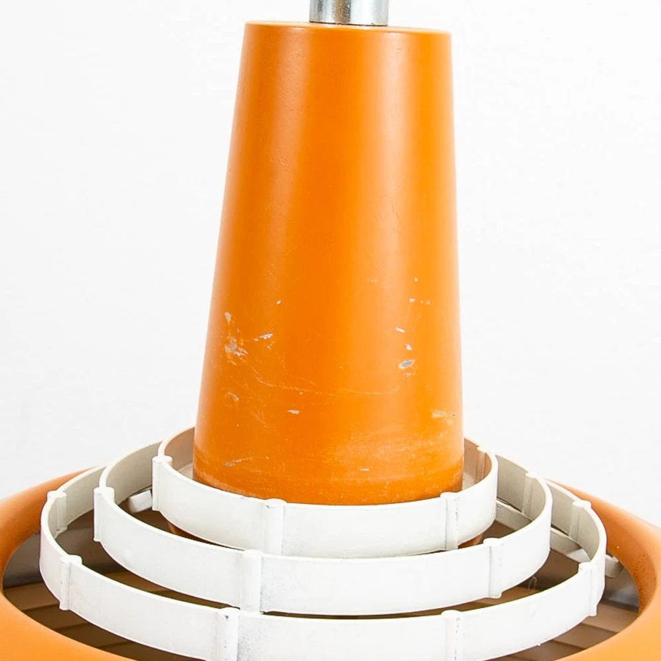 Lámpara colgante solar Nordisk moderna de mediados de siglo colgante de metal naranja Foto 3 de 4
