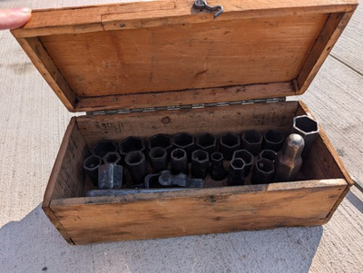 #ad WI Barn Antique quot;Frank Mossbergquot; quot;Pat 1913quot; Socket Wrench Set Square Drive Box $115.00