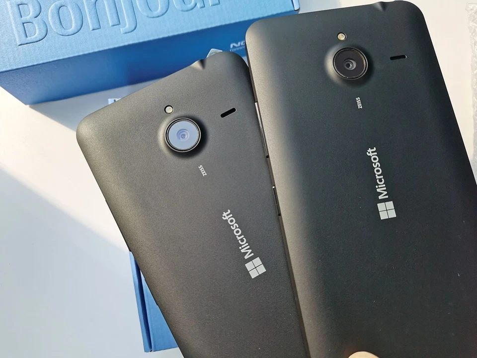 Microsoft Lumia 640 XL - Unlocked 3G - 5.7" - 8GB - microSDXC - Smartphone - Image 3 of 4