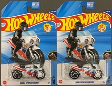 2025 Hot Wheels Honda VFR750R RC30  224 White Lot of 2 