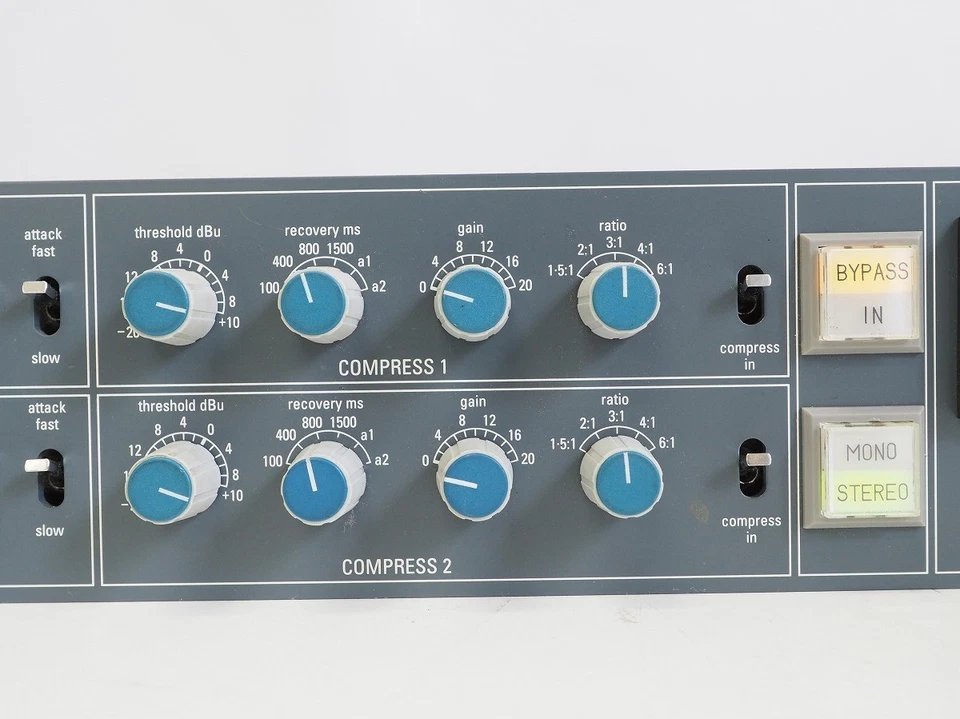 NEVE 33609/J Stereo Compressor/Limiter Working Condition USED From Japan - Image 3 of 4